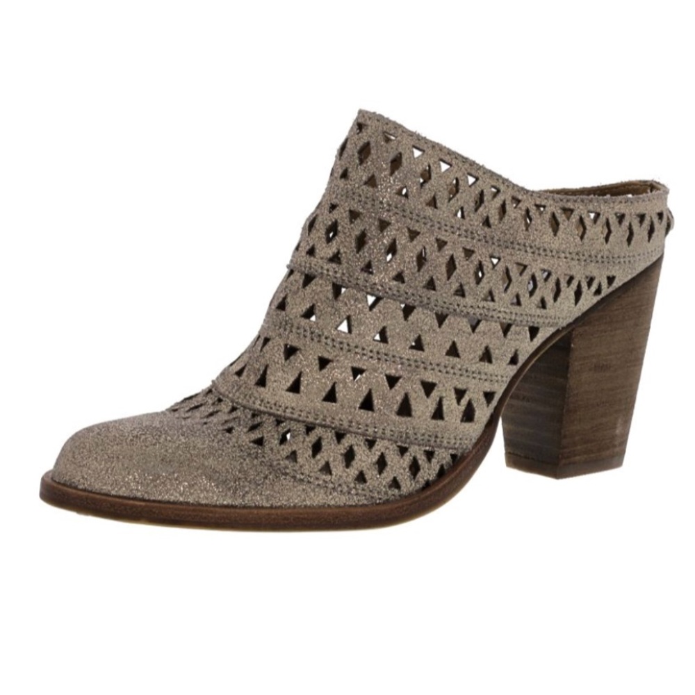 Steve Madden Harmony Mule. Size 8 w/ Chunky Heel